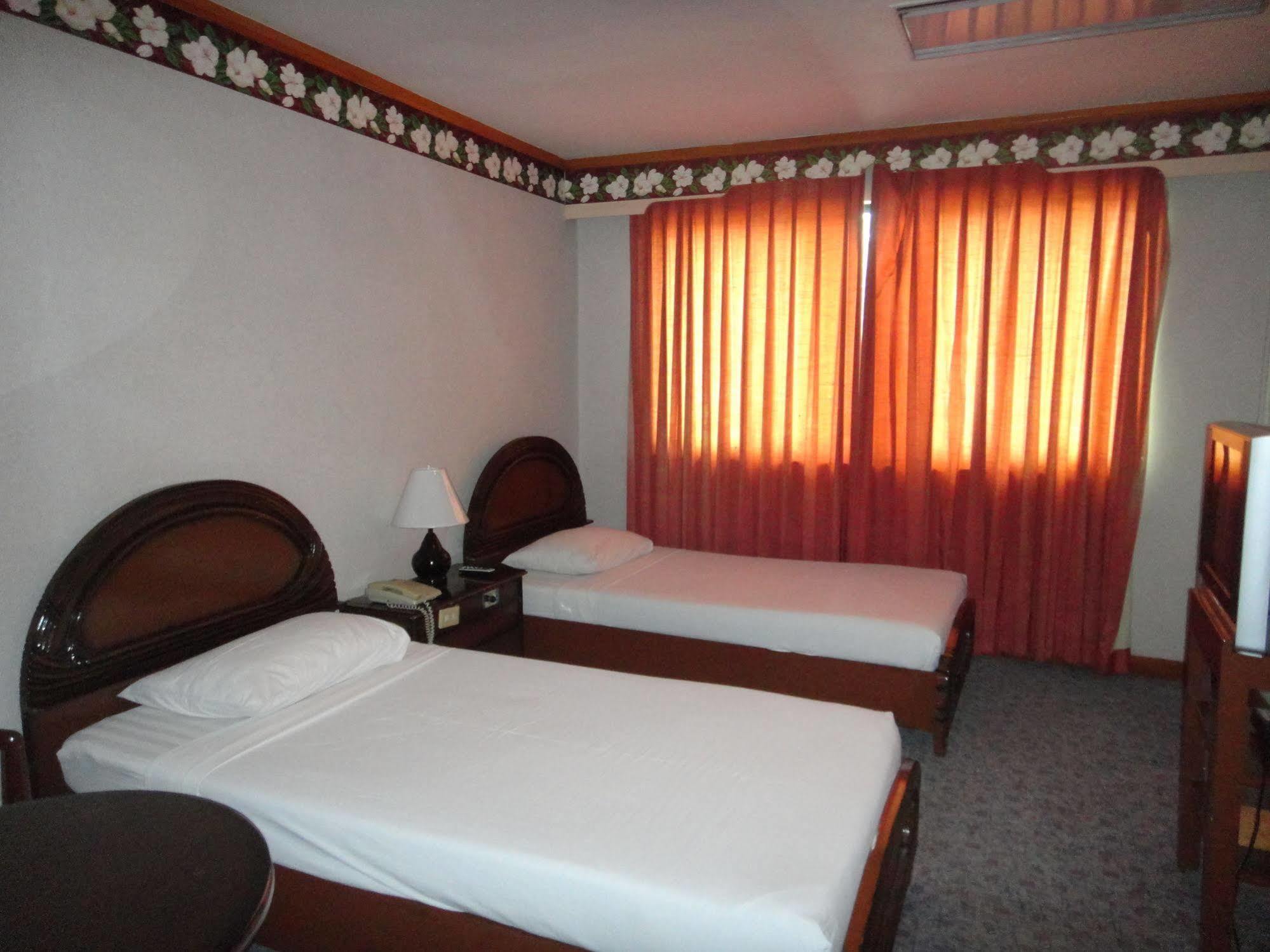 Holiday Plaza Hotel Cebu Dış mekan fotoğraf