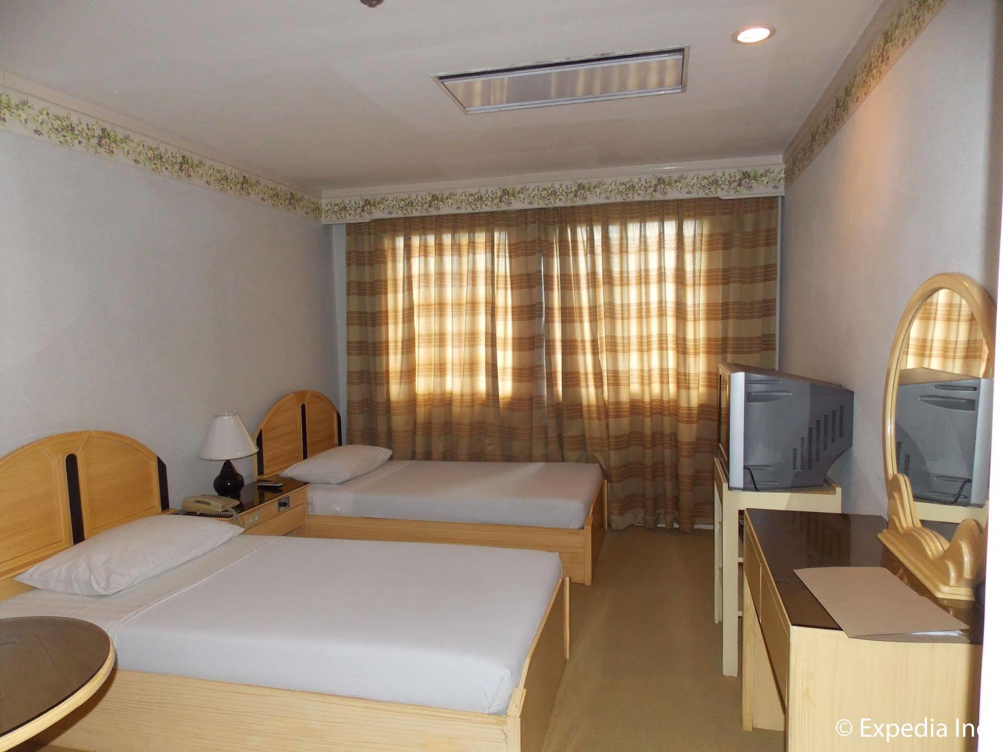Holiday Plaza Hotel Cebu Dış mekan fotoğraf