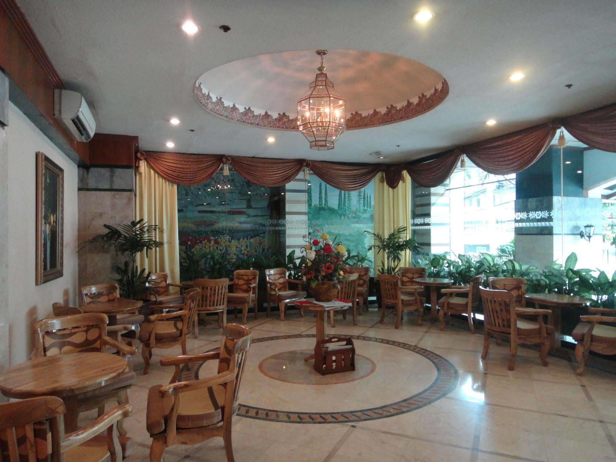 Holiday Plaza Hotel Cebu Dış mekan fotoğraf