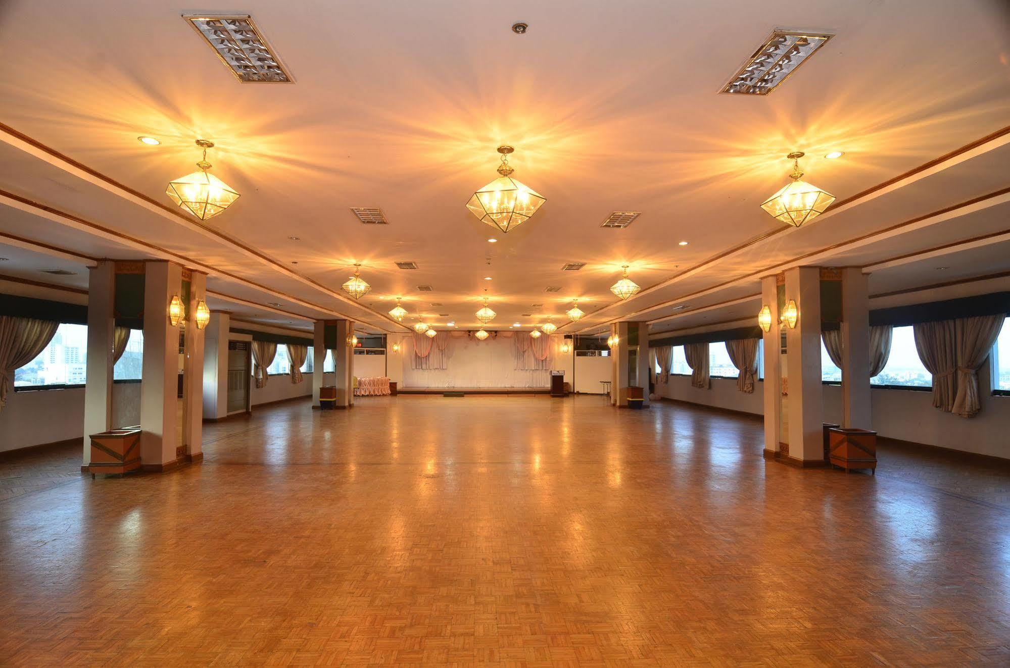 Holiday Plaza Hotel Cebu Dış mekan fotoğraf