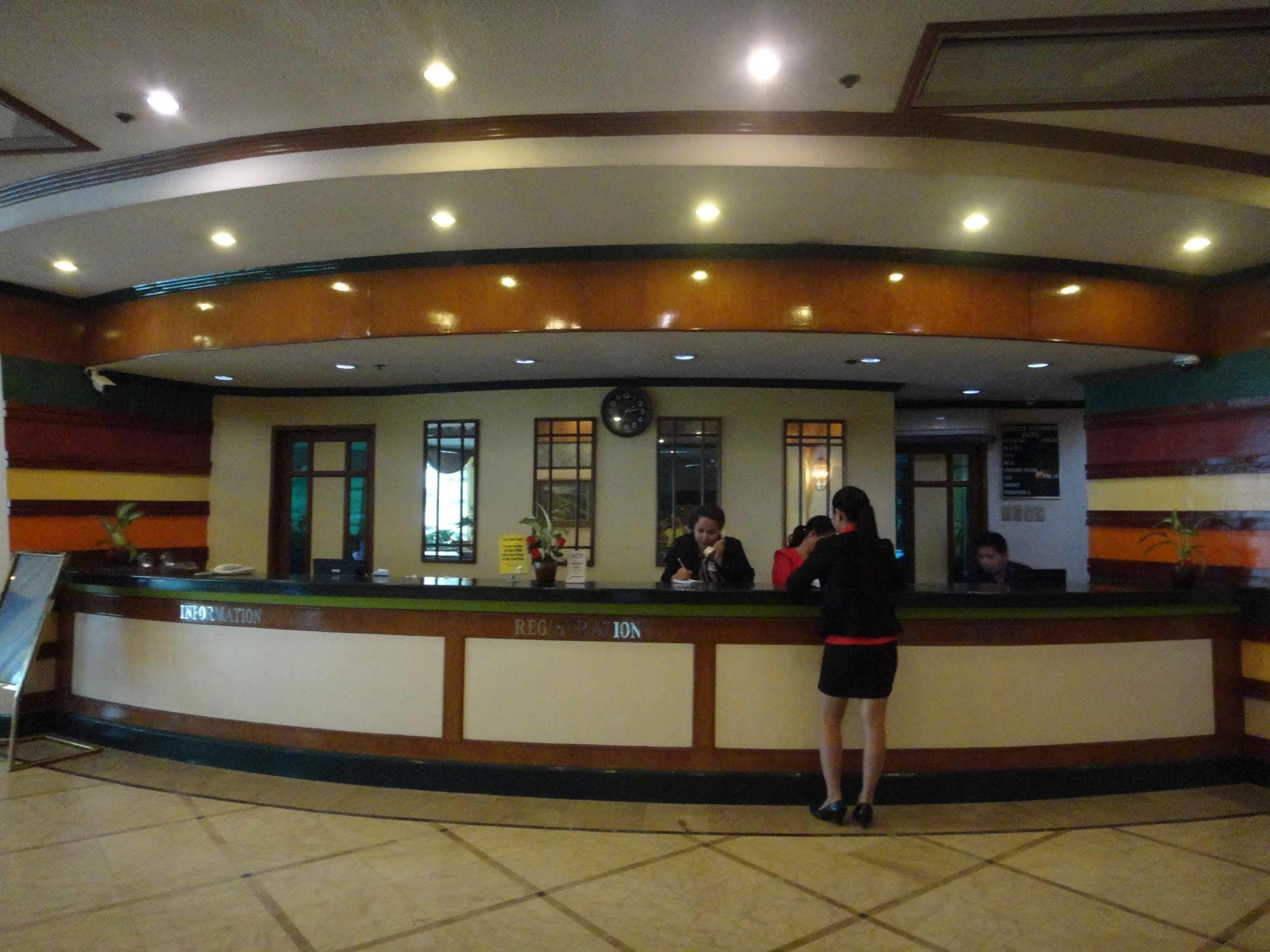 Holiday Plaza Hotel Cebu Dış mekan fotoğraf