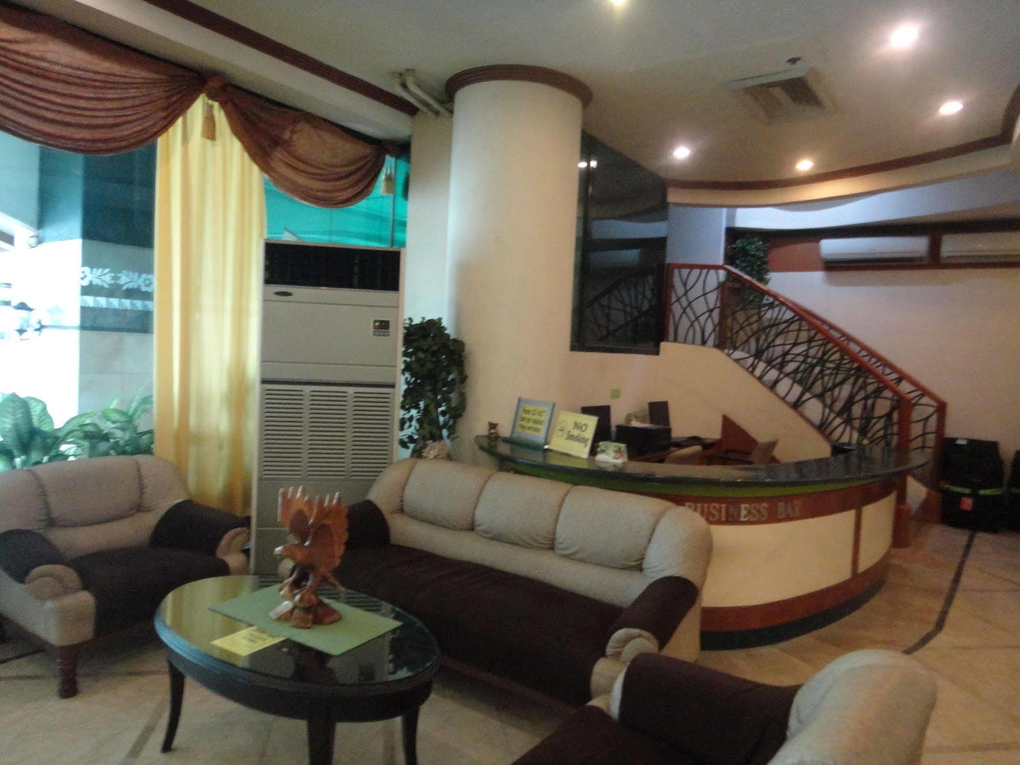 Holiday Plaza Hotel Cebu Dış mekan fotoğraf