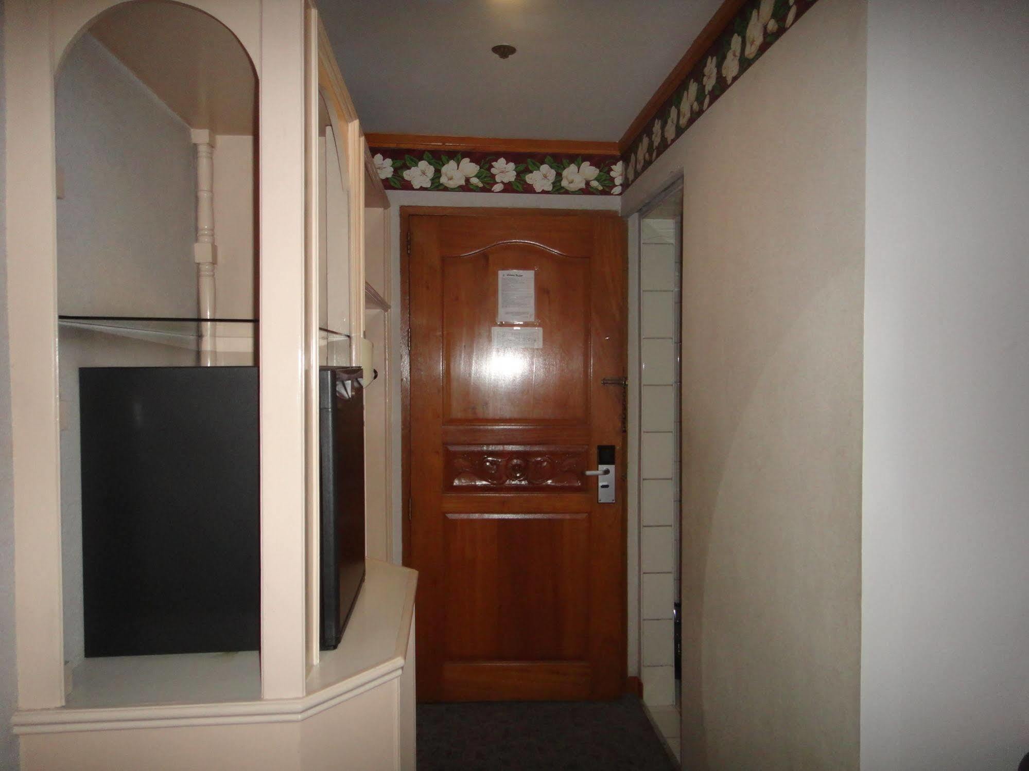 Holiday Plaza Hotel Cebu Dış mekan fotoğraf