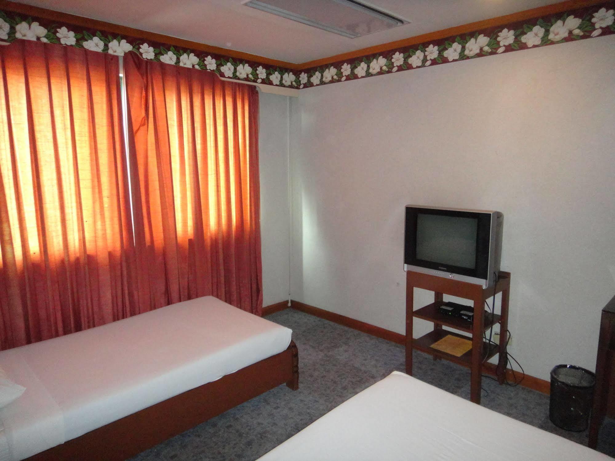 Holiday Plaza Hotel Cebu Dış mekan fotoğraf